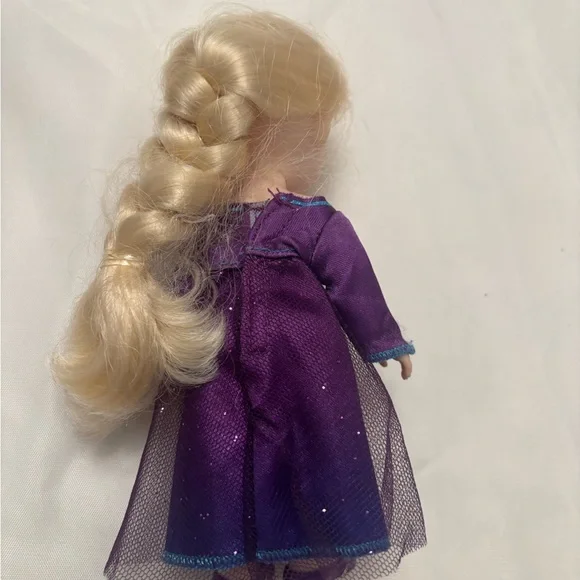 Disney Frozen 2 Anna & Elsa Lullaby Doll Set w/ Singing Bed EUC - Picture 16 of 17